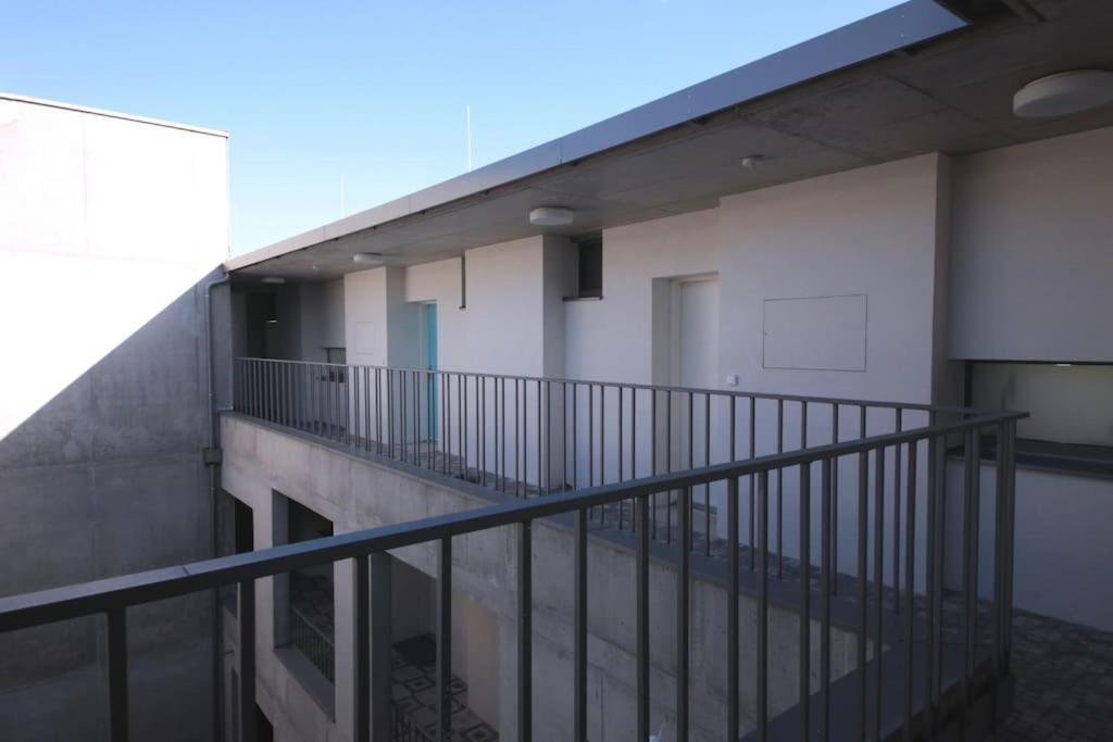 Apartment Spacious Floor Flat, Air Conditioning, Free Parking, 200mb Wifi