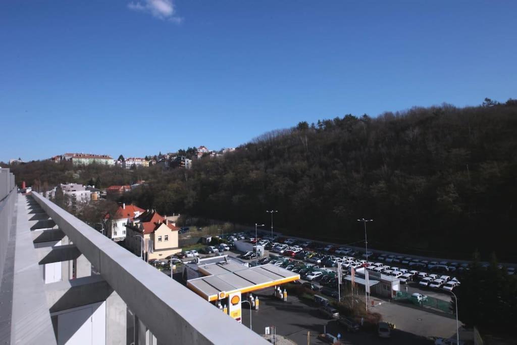 Spacious Floor Flat, Air Conditioning, Free Parking, 200mb Wifi * Prague
