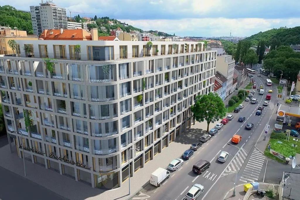 Spacious Floor Flat, Air Conditioning, Free Parking, 200mb Wifi Apartment Prague